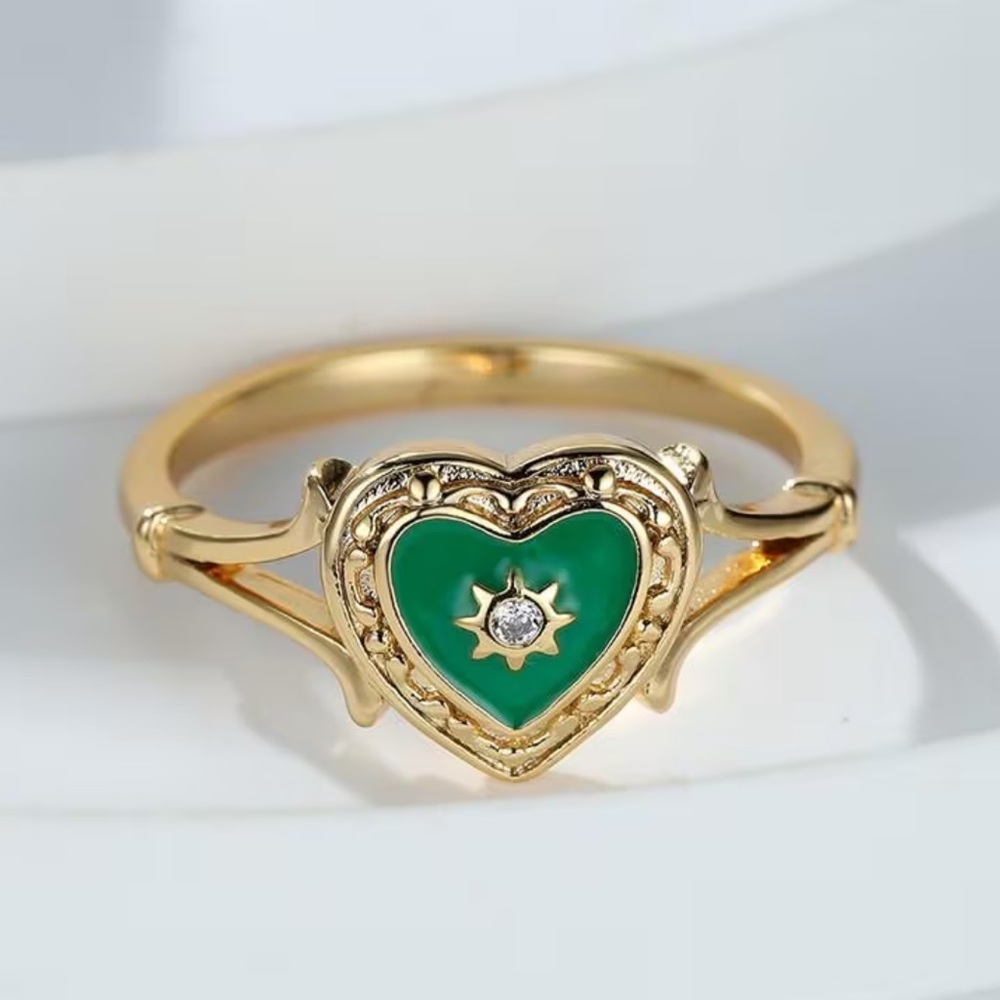 NEW Gold and Green Heart Vintage Ring with Sun Detail Bohemian Retro Size 7